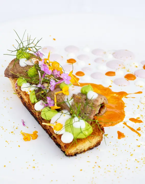 Grigliata di pesce fresca al ristorante Neptunus sul mare a Ischia